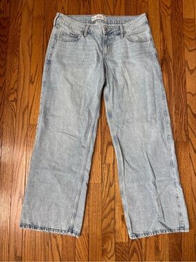 Hollister Light Wash Straight Leg Jeans Size 31L